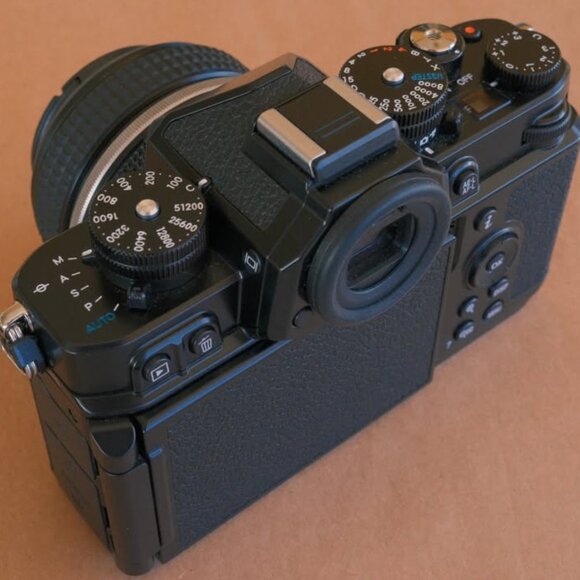 nikon zf (black) + 40mm f/2 + 28mm f/2.8 - Picture 3 of 4